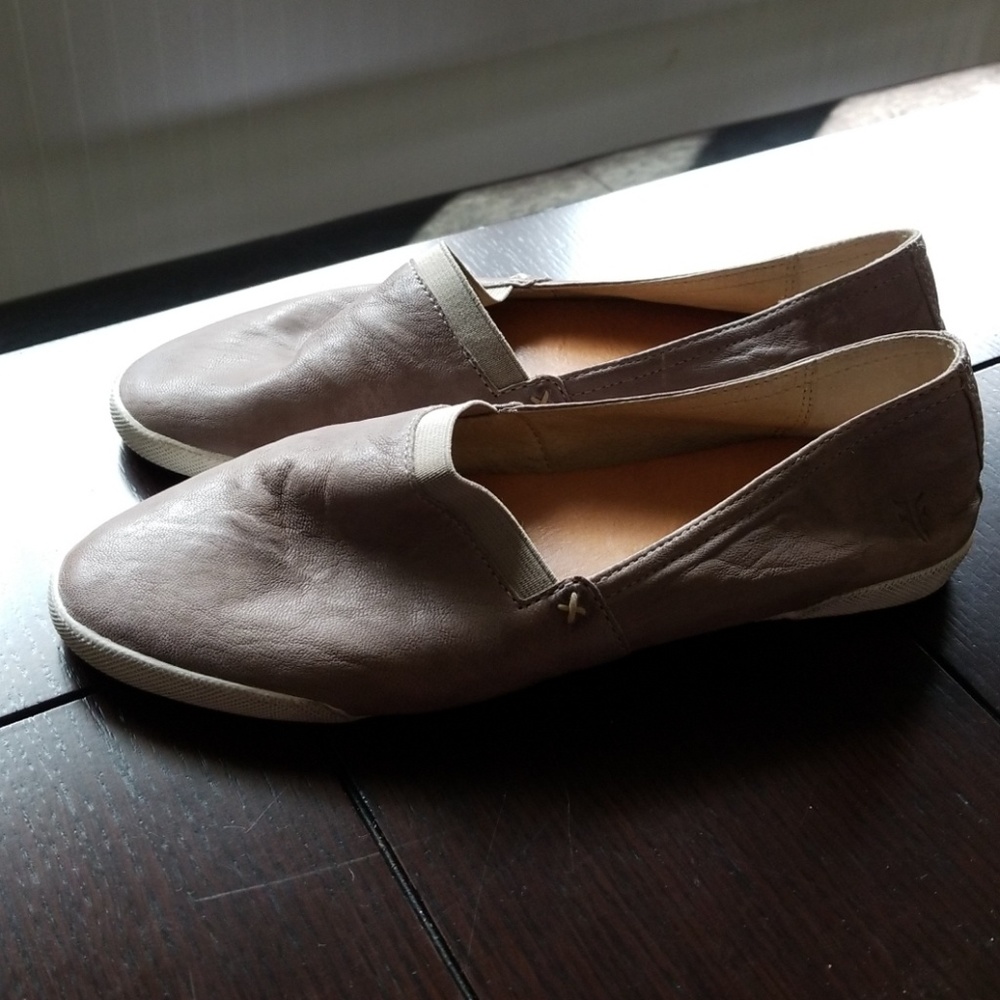 Fyre sneaker flats